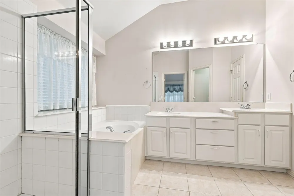 2806 Warwick Drive Corinth, TX 76210