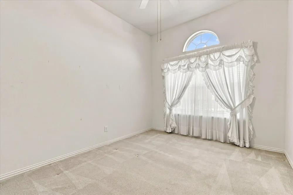 2806 Warwick Drive Corinth, TX 76210
