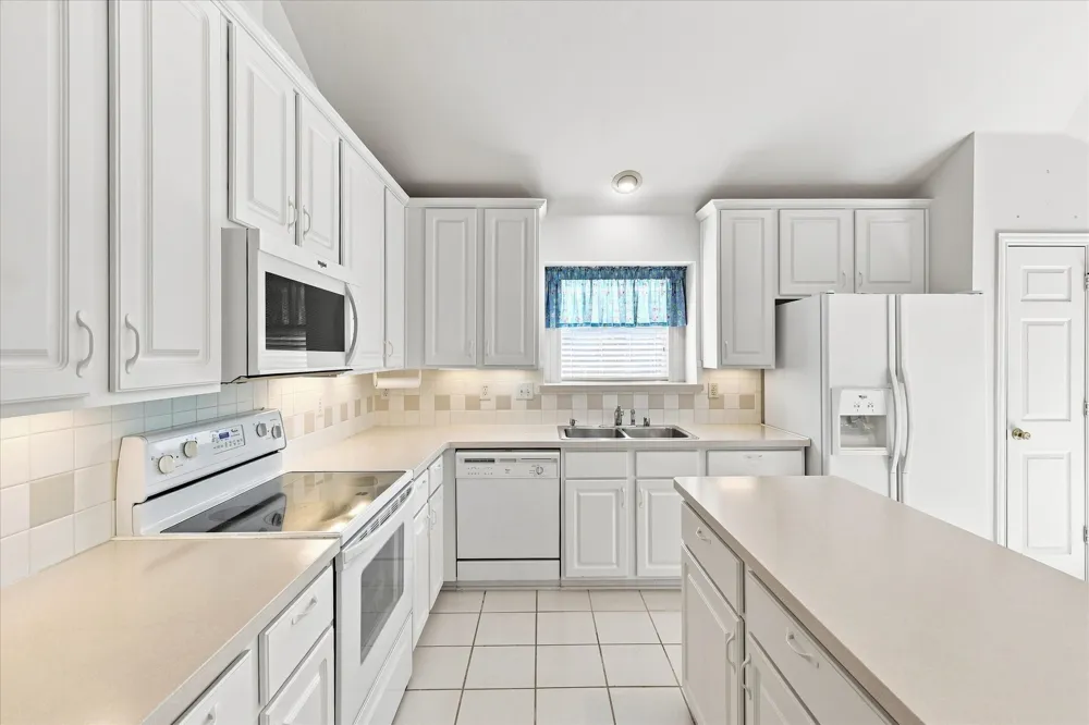 2806 Warwick Drive Corinth, TX 76210