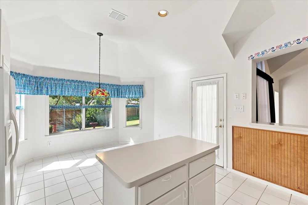 2806 Warwick Drive Corinth, TX 76210