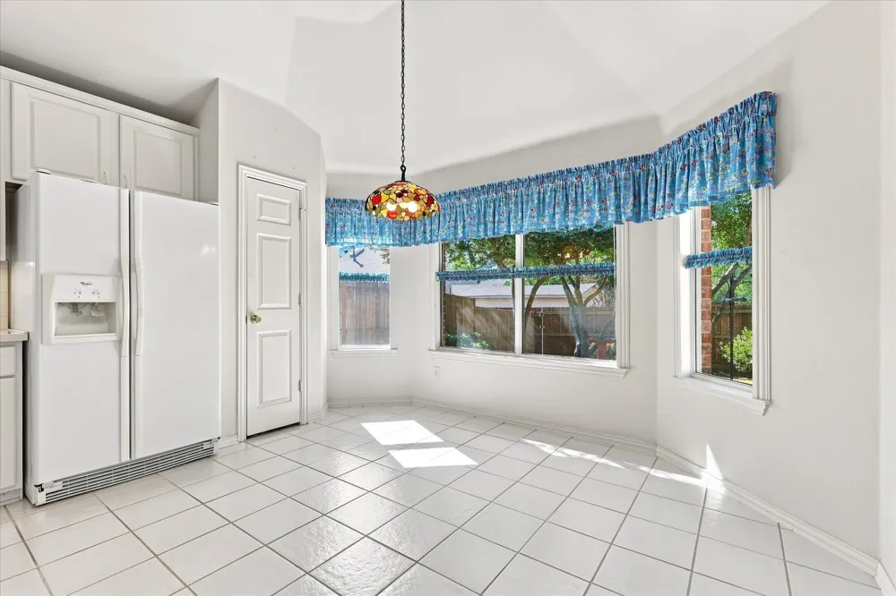 2806 Warwick Drive Corinth, TX 76210