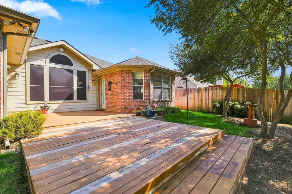 2806 Warwick Drive Corinth, TX 76210