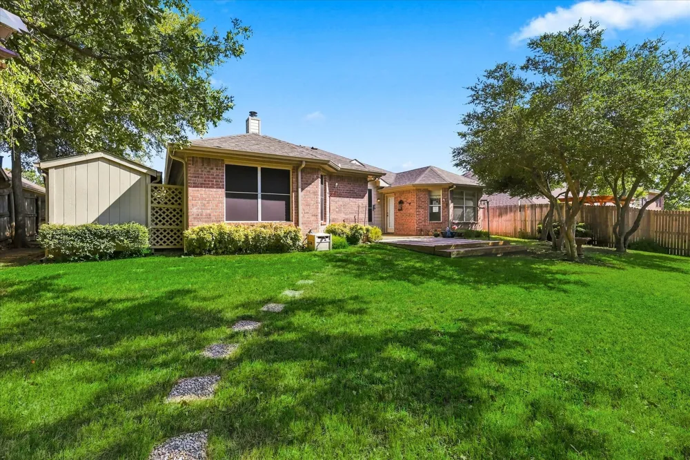 2806 Warwick Drive Corinth, TX 76210