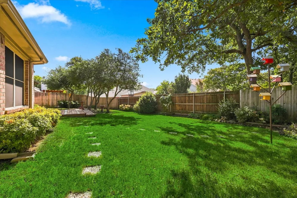 2806 Warwick Drive Corinth, TX 76210