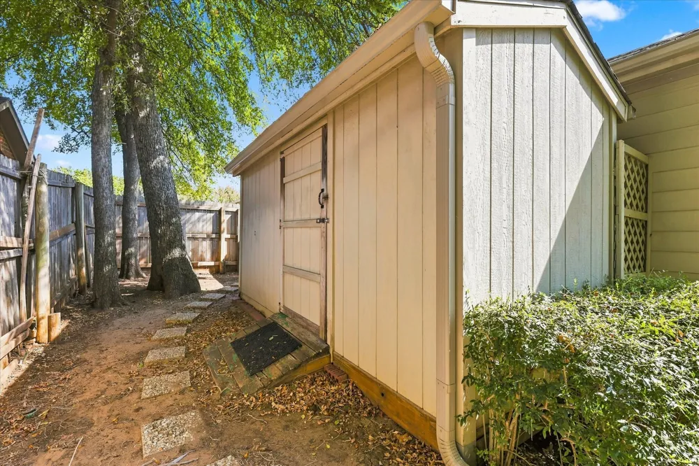 2806 Warwick Drive Corinth, TX 76210