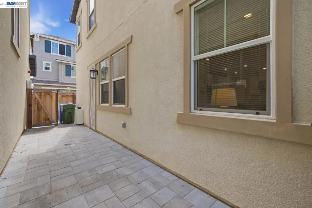 9755 Pontoon Way Newark, CA 94560