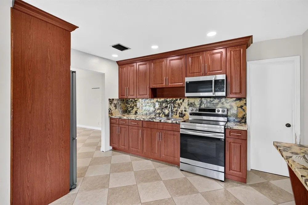 241 NW 49TH STREET Oakland Park, FL 33309