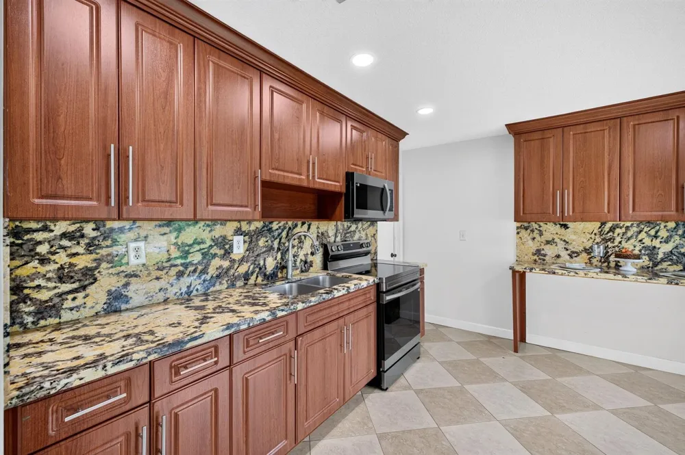 241 NW 49TH STREET Oakland Park, FL 33309