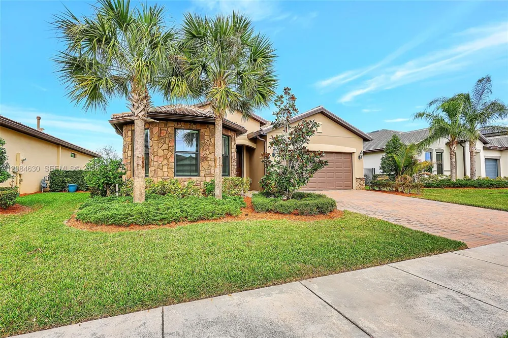 727 SE Boboli Way Port St. Lucie, FL 34984