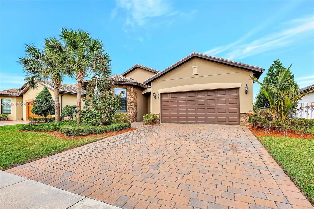 727 SE Boboli Way Port St. Lucie, FL 34984