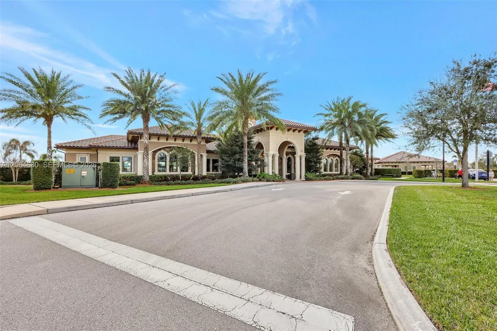 727 SE Boboli Way Port St. Lucie, FL 34984