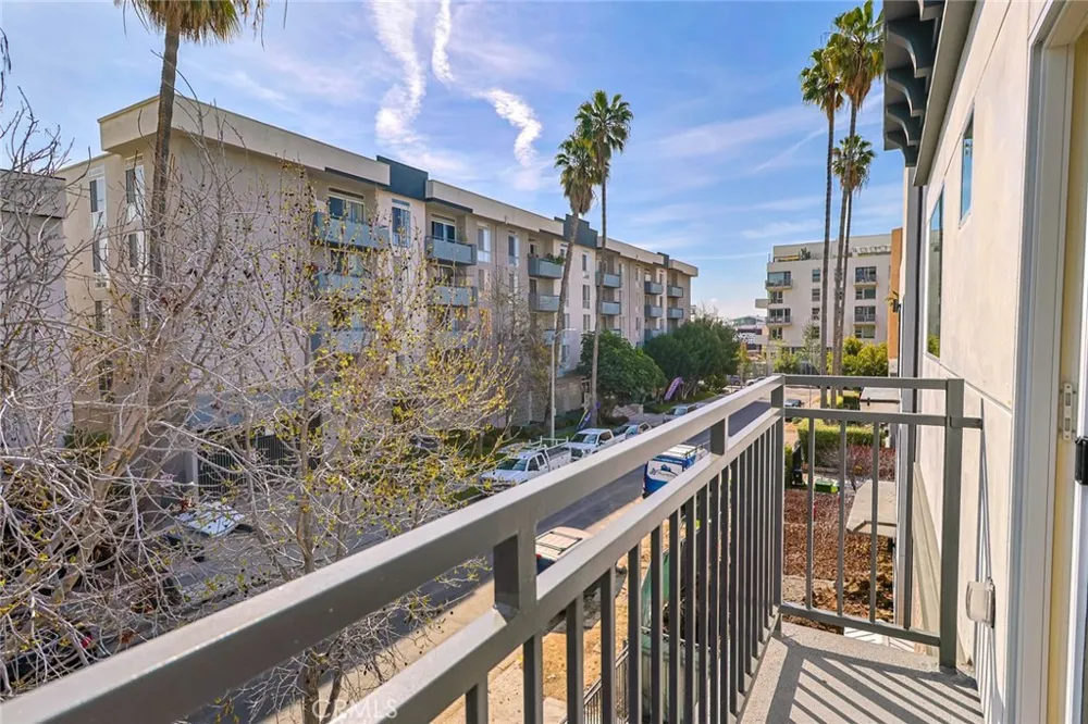 1227 June St Hollywood, CA 90038