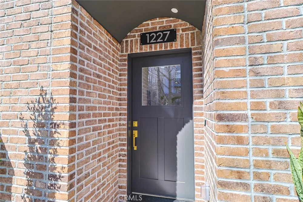 1227 June St Hollywood, CA 90038