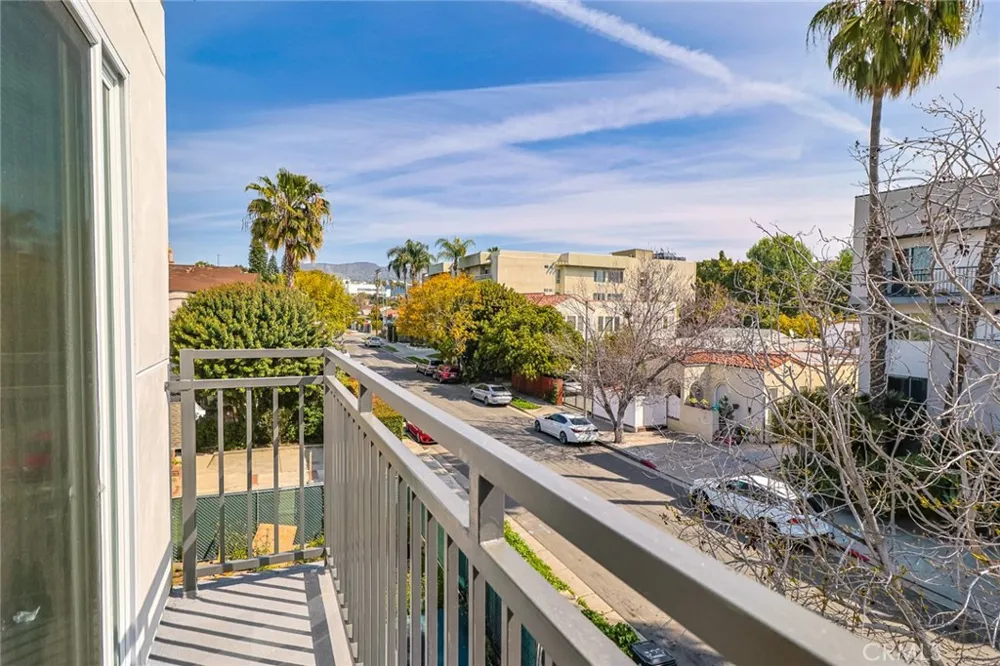 1227 June St Hollywood, CA 90038