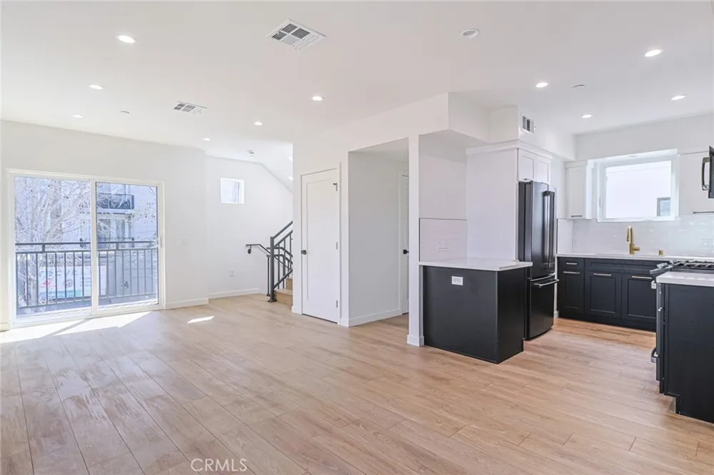 1227 June St Hollywood, CA 90038