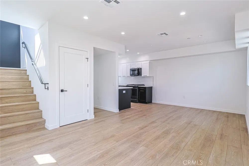 1227 June St Hollywood, CA 90038