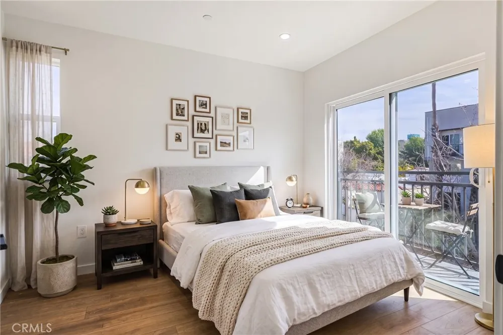1227 June St Hollywood, CA 90038