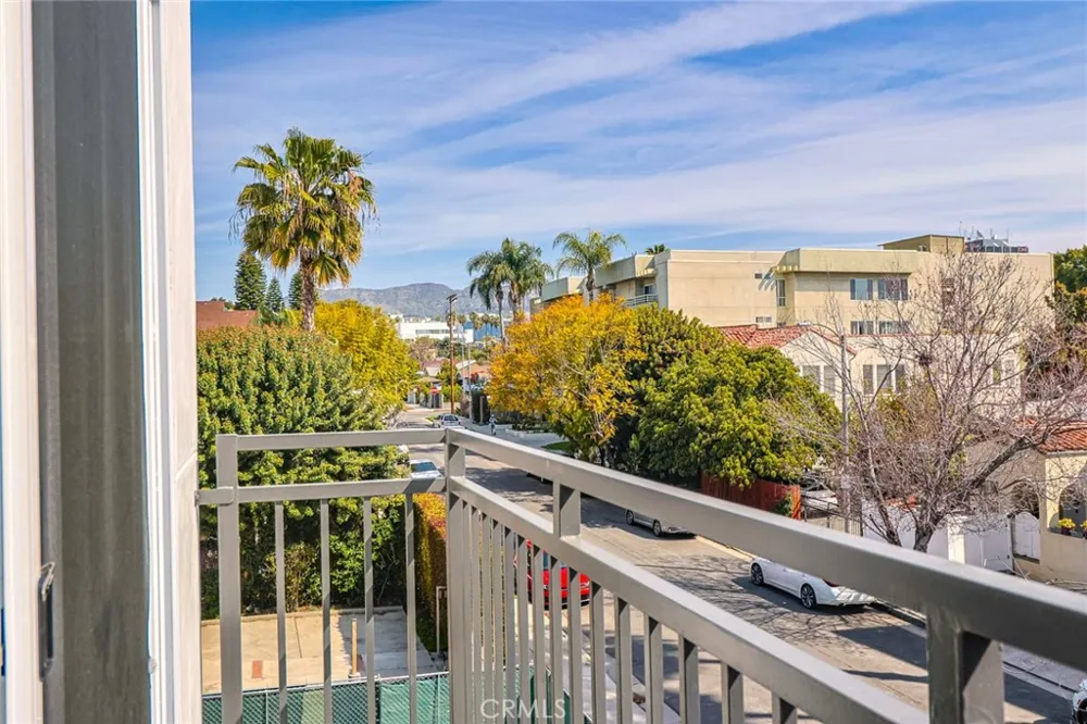 1227 June St Hollywood, CA 90038