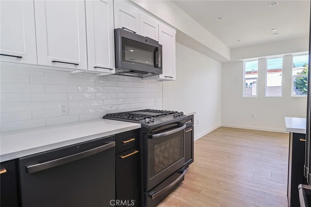 1227 June St Hollywood, CA 90038