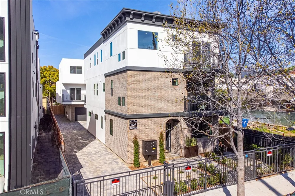 1227 June St Hollywood, CA 90038
