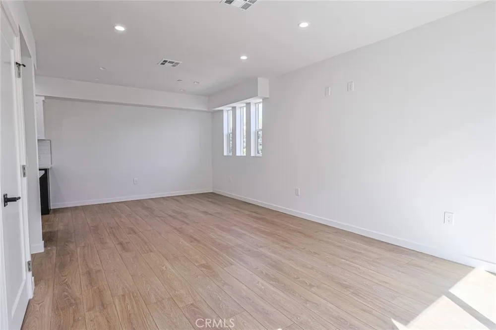 1227 June St Hollywood, CA 90038