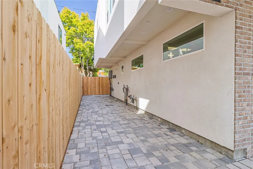 1227 June St Hollywood, CA 90038