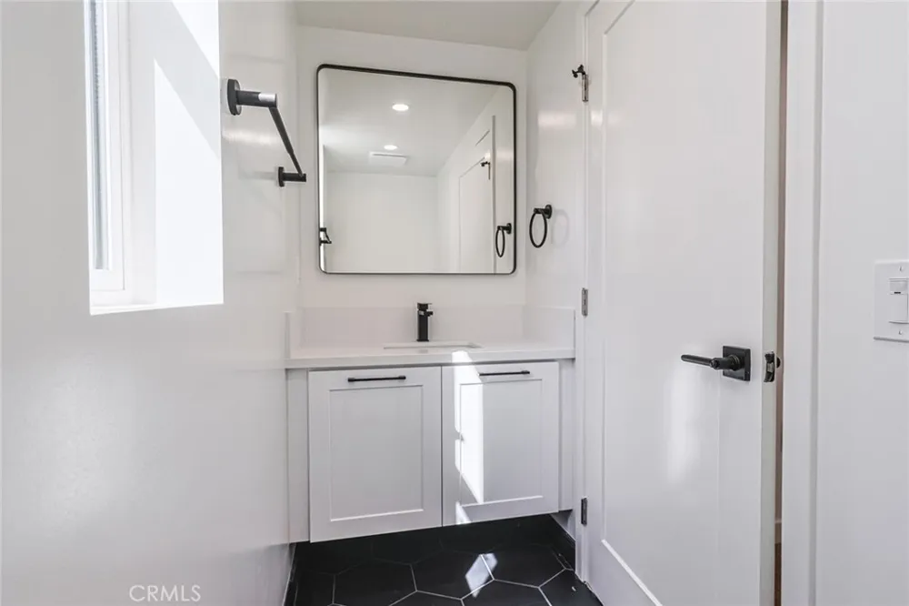 1227 June St Hollywood, CA 90038