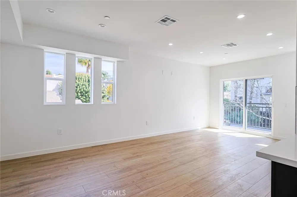 1227 June St Hollywood, CA 90038
