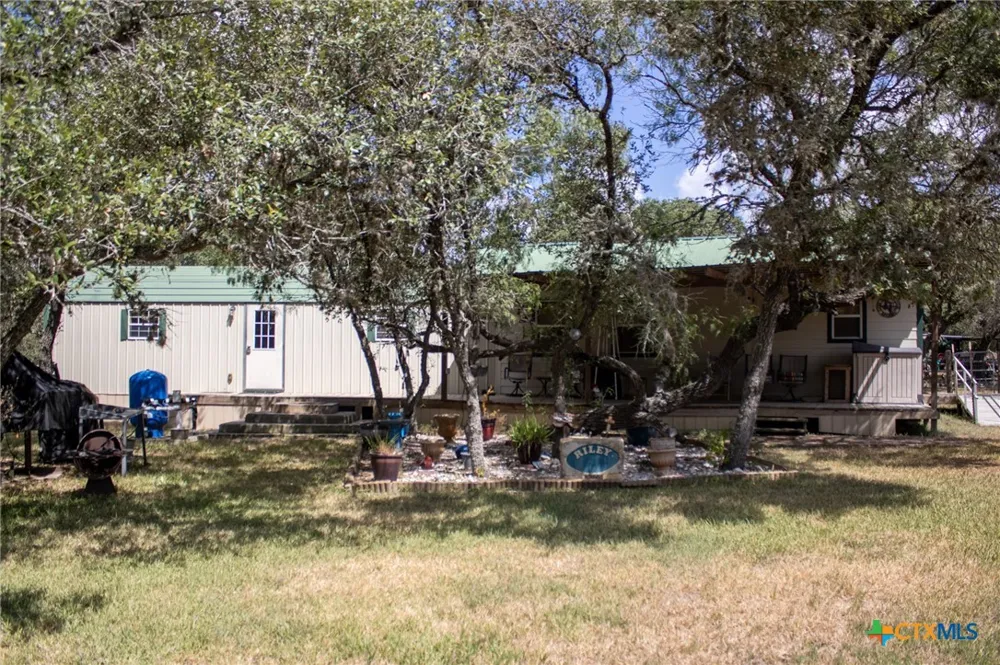 6154 HWY 183 N Goliad, TX 77963