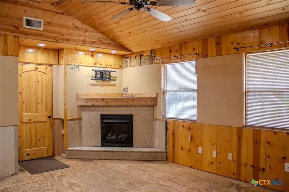 6154 HWY 183 N Goliad, TX 77963