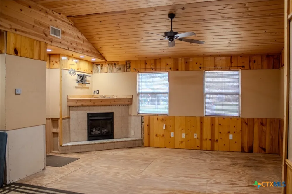 6154 HWY 183 N Goliad, TX 77963