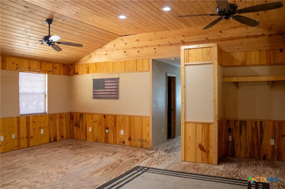 6154 HWY 183 N Goliad, TX 77963