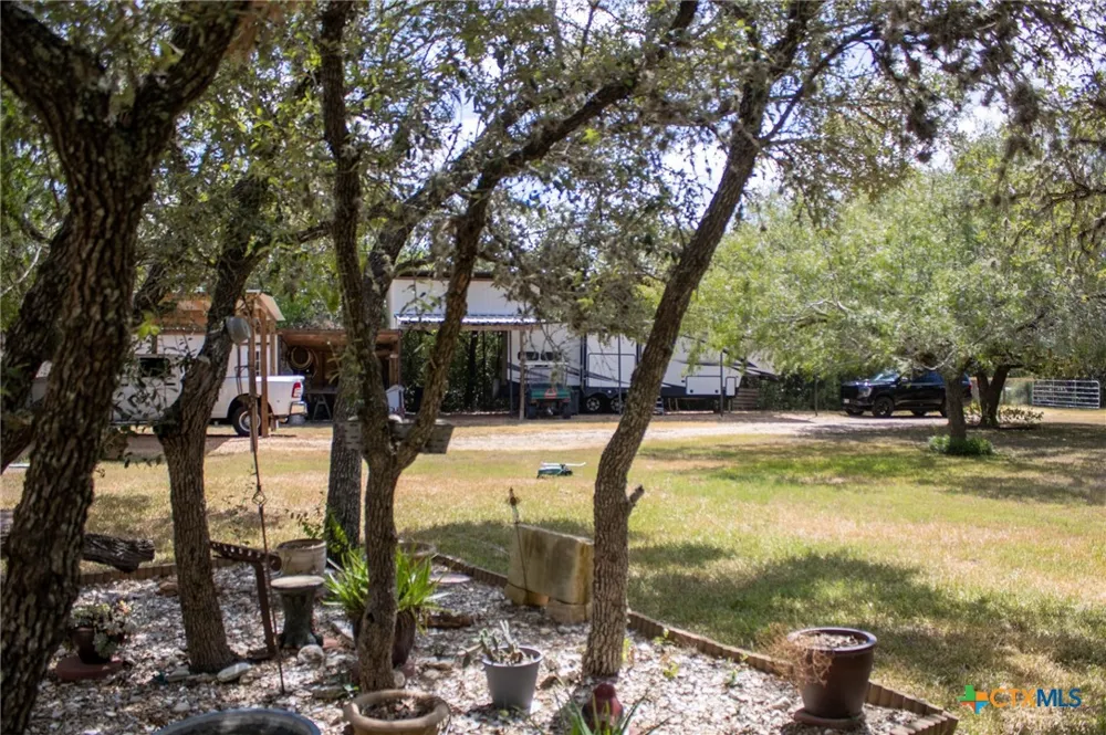 6154 HWY 183 N Goliad, TX 77963