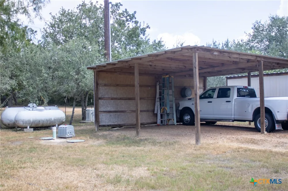 6154 HWY 183 N Goliad, TX 77963
