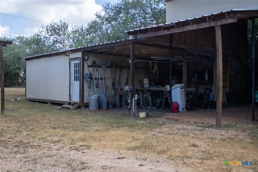 6154 HWY 183 N Goliad, TX 77963