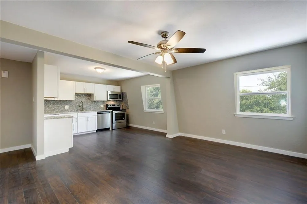 7204 Twin Crest Drive #102 Austin, TX 78752