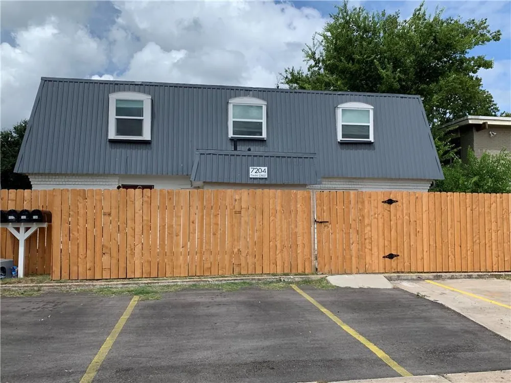 7204 Twin Crest Drive #102 Austin, TX 78752