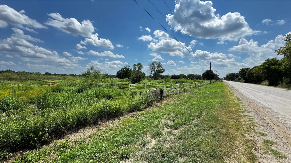 1211 W Simonds Road Seagoville, TX 75159