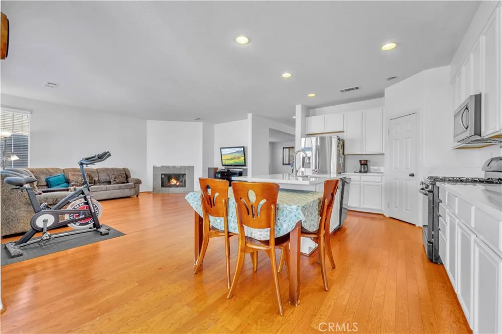 837 Vandal Way Palmdale, CA 93551