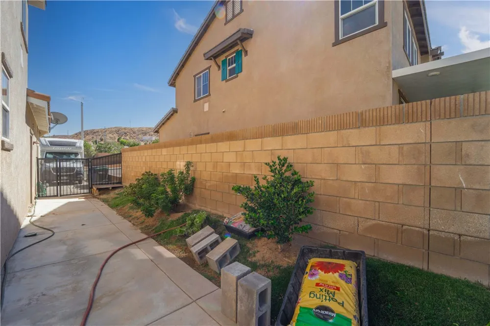 837 Vandal Way Palmdale, CA 93551