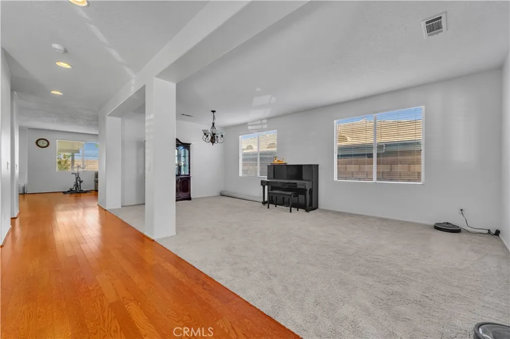 837 Vandal Way Palmdale, CA 93551