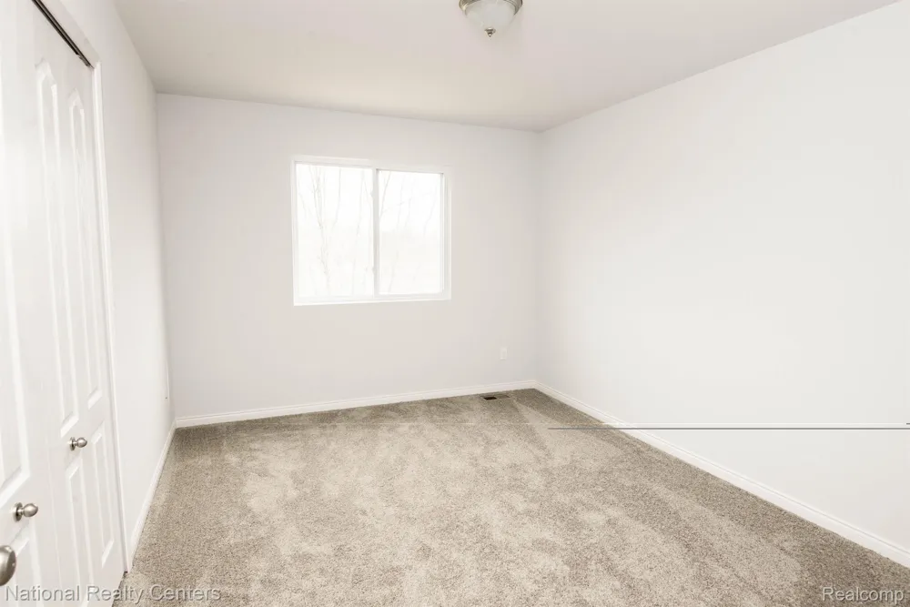 945 Guenevere Drive Oxford Charter Township, MI 48371
