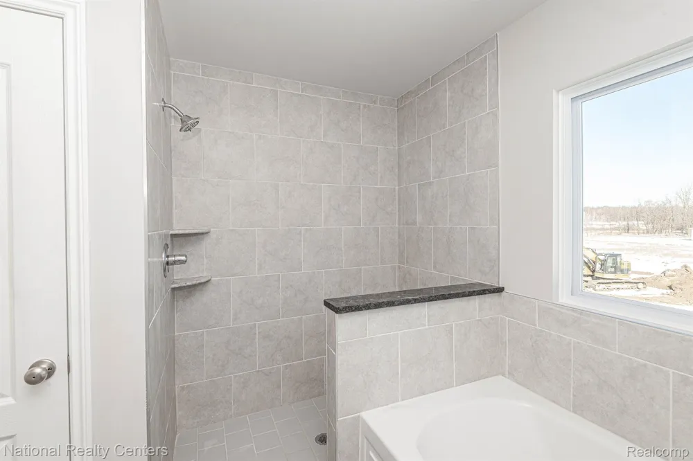 945 Guenevere Drive Oxford Charter Township, MI 48371