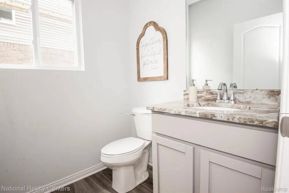 945 Guenevere Drive Oxford Charter Township, MI 48371