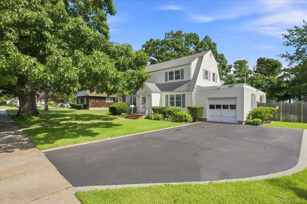 297 Maple Avenue Patchogue, NY 11772