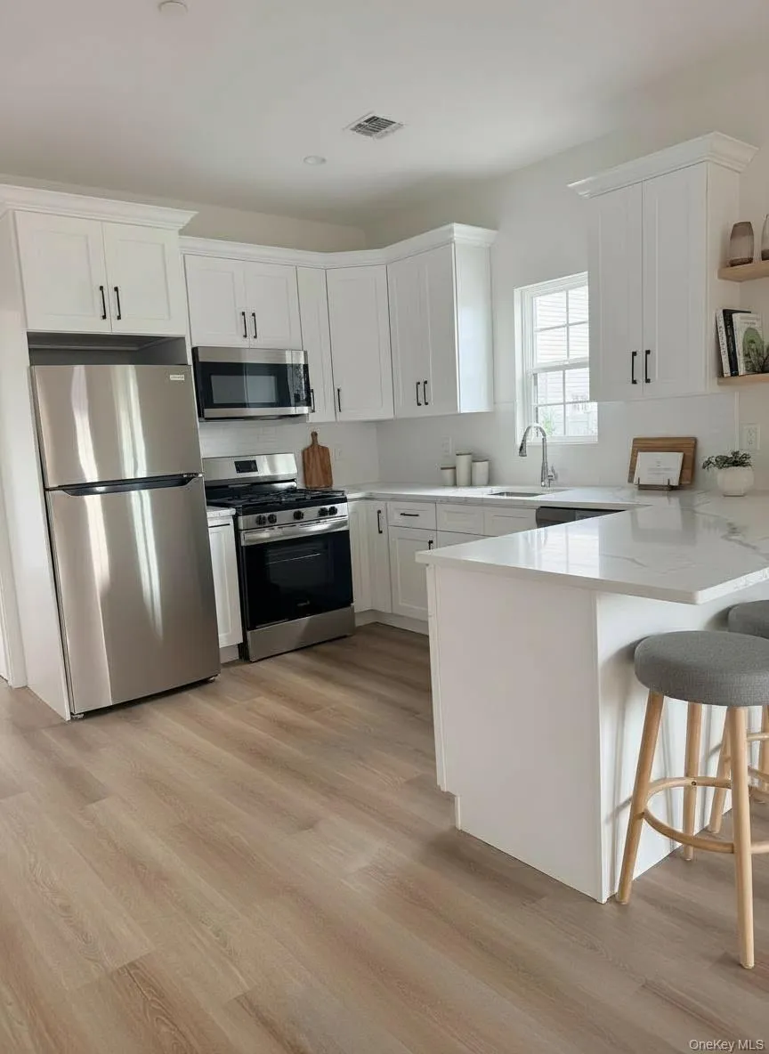 1220 Doges Promenade #1A Copiague, NY 11757