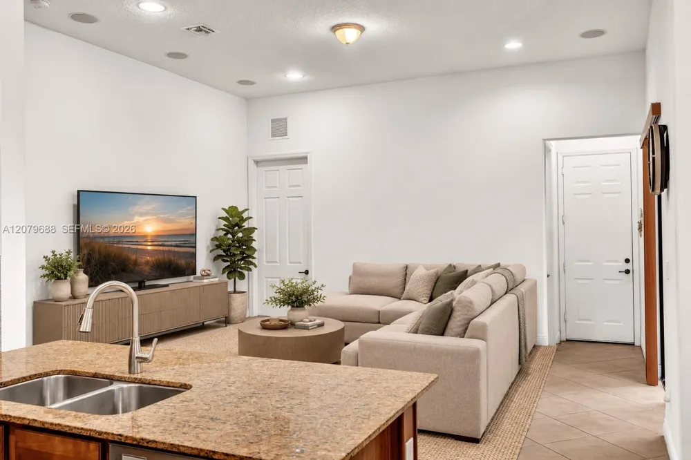 8397 NW 38th St Cooper City, FL 33024