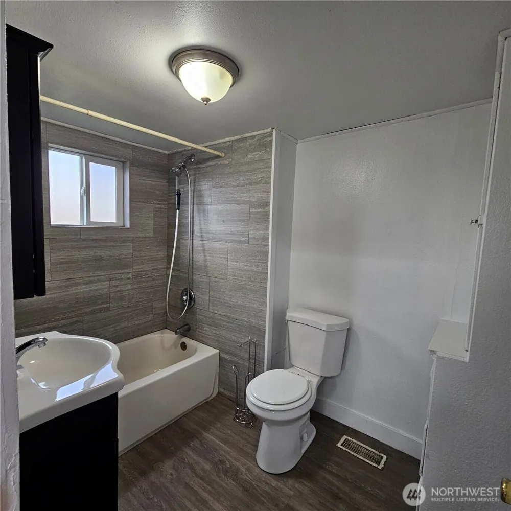 506 S 6th Avenue Kelso, WA 98626