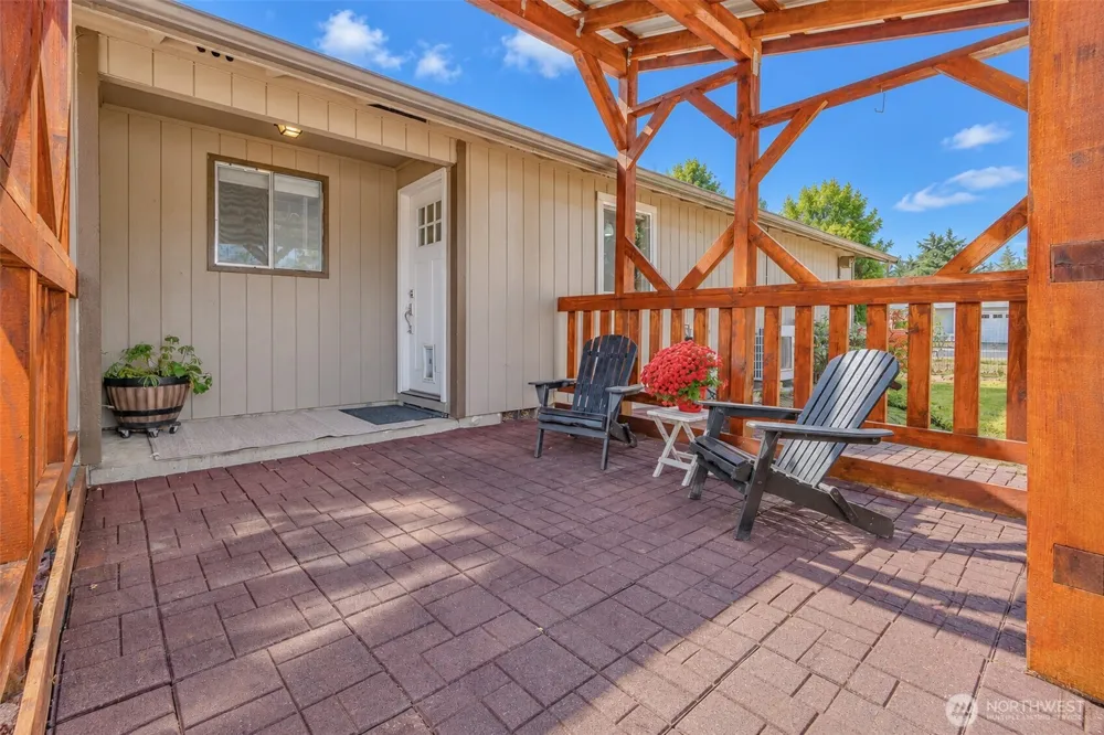 303 Olympia Street E Rainier, WA 98576