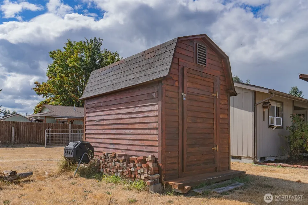 303 Olympia Street E Rainier, WA 98576